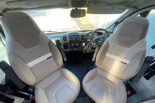 swift-bessacarr-574-interior-cab.jpg