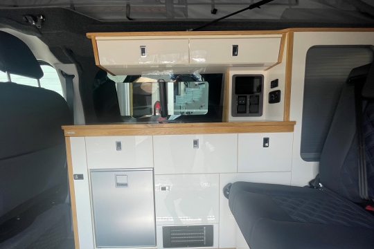 landseer-camper-interior-kitchen.jpg