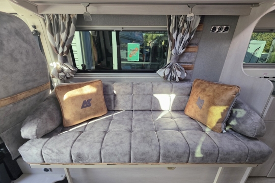Auto-Sleepers-Kemerton-XL-Interior-Lounge.jpg