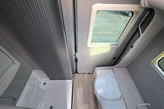 Auto-Sleepers-Kemerton-XL-Interior-Bathroom.jpg