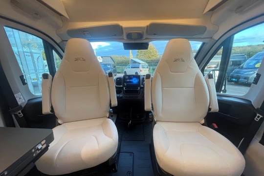 laika-ecovip-cv540-interior-cab-seats.jpg