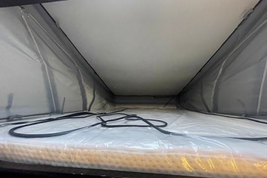 laika-ecovip-cv540-interior-roof-bed.jpg