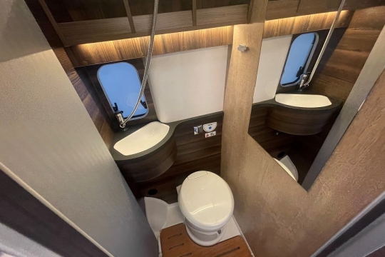 laika-ecovip-cv540-interior-washroom.jpg