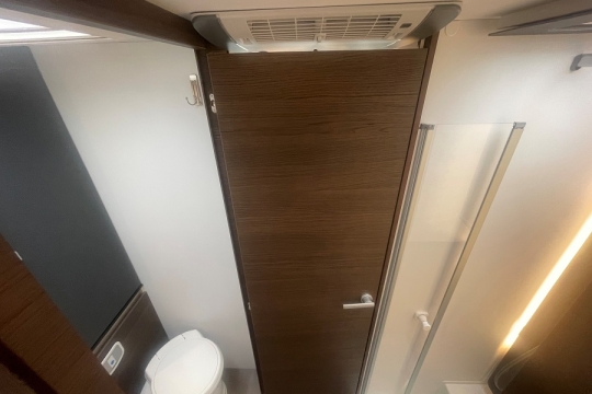 adria-sonic-supreme-700-dc-interior-washroom-overview.jpg