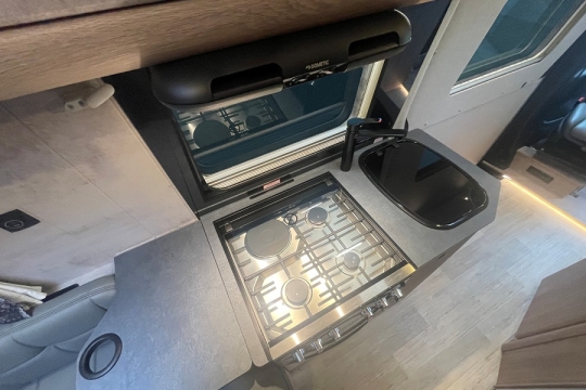auto-sleepers-m-star-interior-kitchen-worktop.jpg