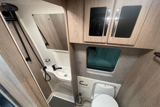 auto-sleepers-m-star-interior-washroom.jpg