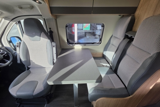 Auto-Trail-V-Line-670-S-A-Interior-Dining-Area.jpg