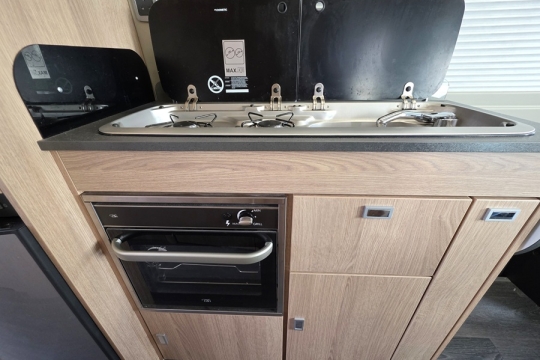 Auto-Trail-V-Line-670-S-A-Interior-Kitchen.jpg