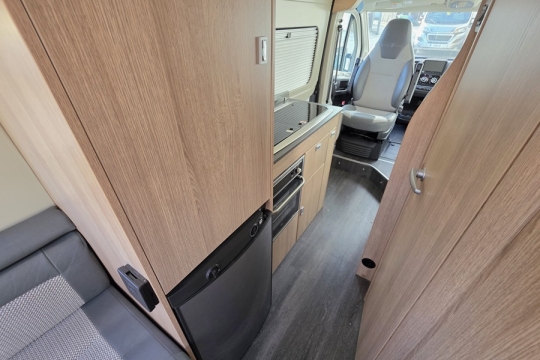 Auto-Trail-V-Line-670-S-A-Interior-Kitchen-Side.jpg