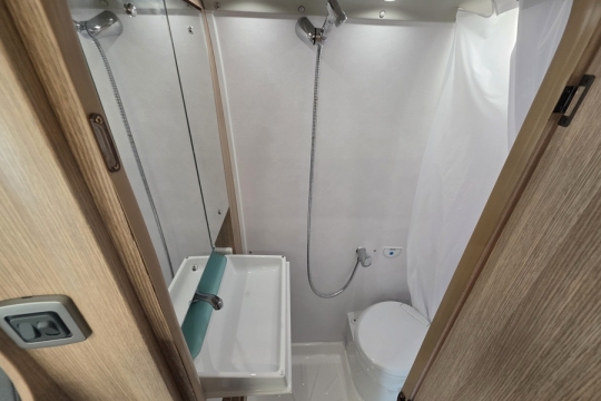 Auto-Trail-V-Line-670-S-A-Interior-Washroom.jpg