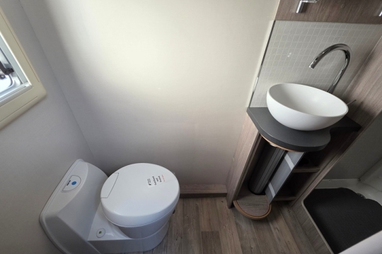 Auto-Sleepers-Burford-Interior-Bathroom.jpg