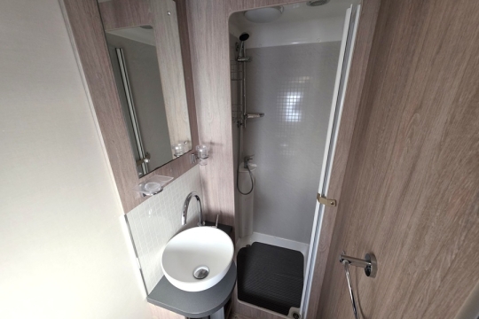 Auto-Sleepers-Burford-Interior-Shower.jpg