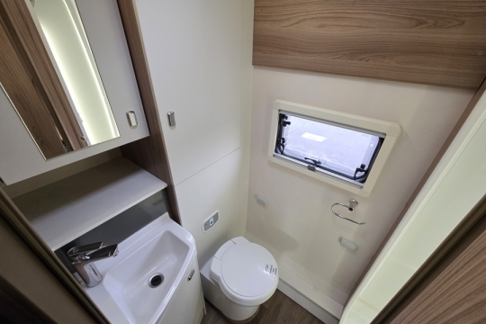 Swift-Spirit-604-Interior-Bathroom.jpg