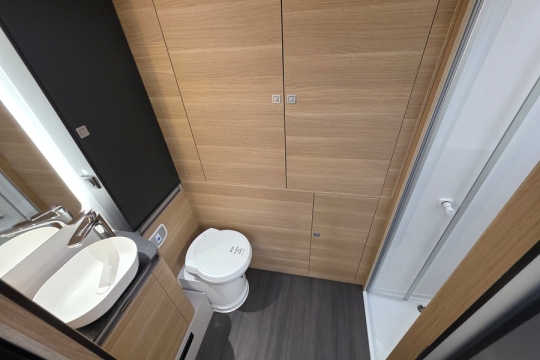 Adria-Matrix-Axess-600-DT-Interior-Bathroom.jpg