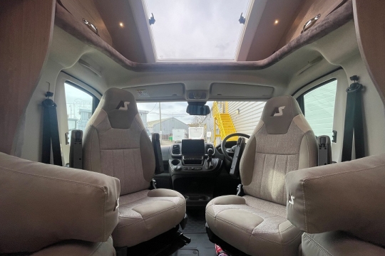 auto-sleepers-broadway-ek-tb-lp-interior-cab.jpg