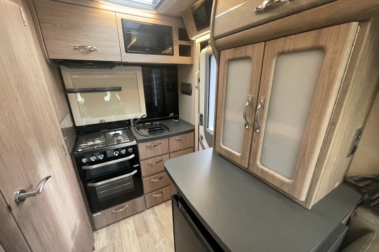 auto-sleepers-broadway-ek-tb-lp-interior-kitchen-overview.jpg