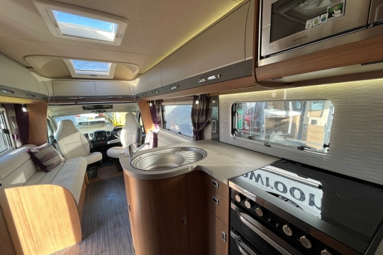 auto-trail-tracker-rs-lo-line-interior-rear-to-front.jpg