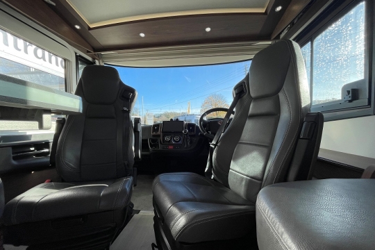 frankia-I740-bd-f-line-interior-cab-view.jpg