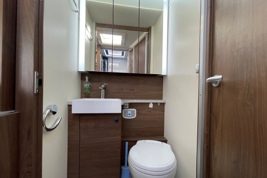 frankia-I740-bd-f-line-interior-washroom.jpg