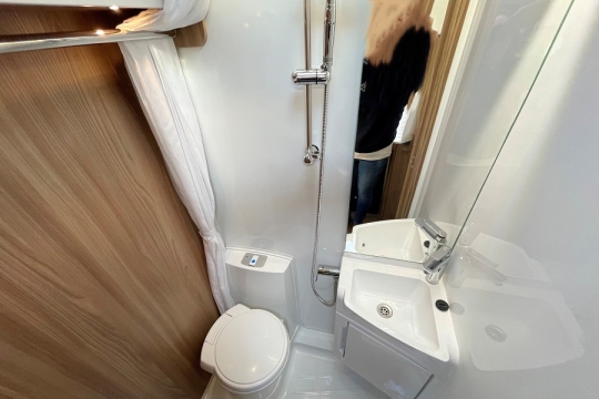 swift-escape-684-interior-washroom.jpg