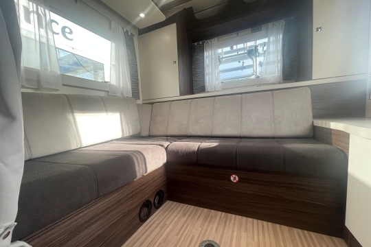 benimar-mileo-282-interior-rear-lounge.jpg