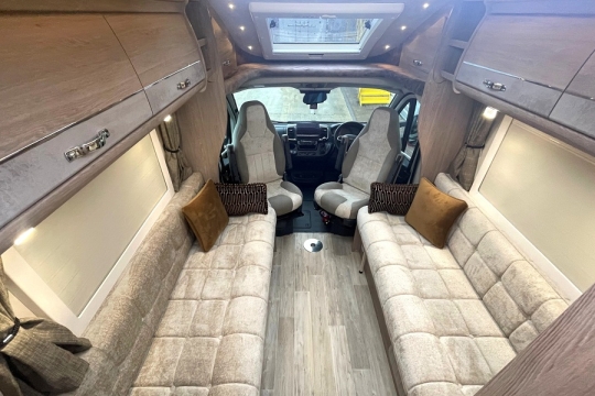 auto-sleepers-nuevo-interior-front-lounge.jpg