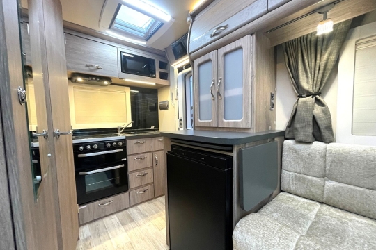 auto-sleepers-nuevo-interior-kitchen-extended.jpg