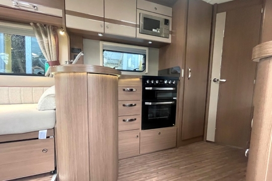 elddis-encore-255-interior-kitchen.jpg