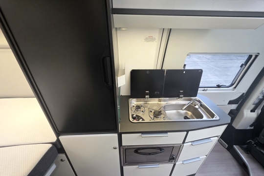 Adria-Twin-Supreme-600-Interior-Kitchen.jpg