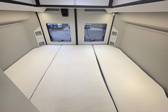 Adria-Twin-Supreme-600-Interior-Bed.jpg