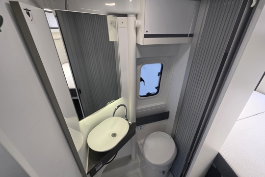 Adria-Twin-Supreme-600-Interior-Bathroom.jpg