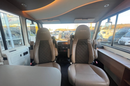 burstner-lyseo-i690-interior-cab.jpg