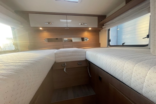 burstner-lyseo-i690-interior-rear-bed.jpg