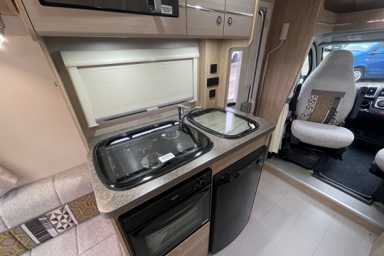 elddis-evolution-120-interior-kitchen.jpg