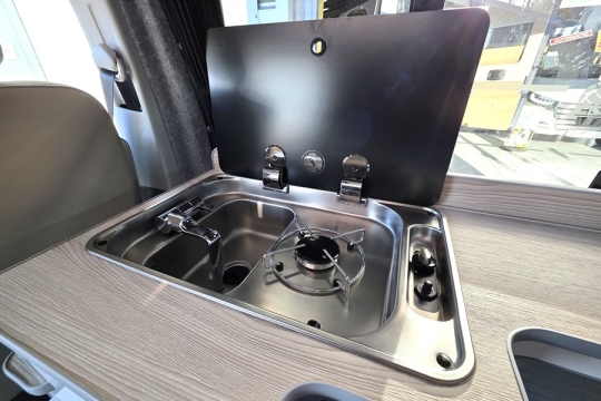 Camperking-Le-Mans-Interior-Kitchen-Top.jpg