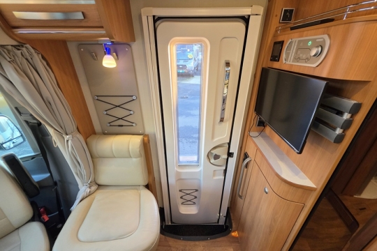 Hymer-MLT-620-Interior-Entrance.jpg