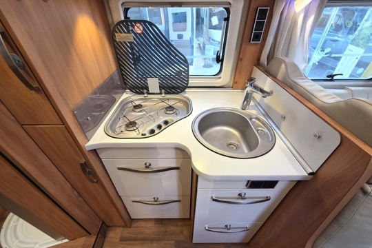 Hymer-MLT-620-Interior-Kitchen.jpg