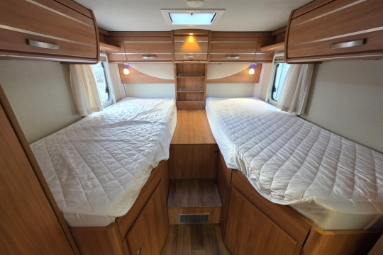Hymer-MLT-620-Interior-Bed.jpg