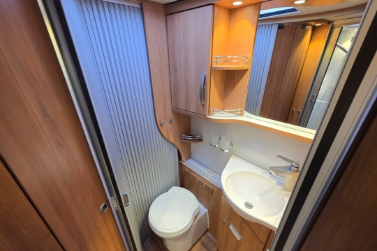 Hymer-MLT-620-Interior-Bathroom.jpg