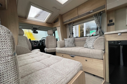 elddis-accordo-105-interior-front-lounge.jpg