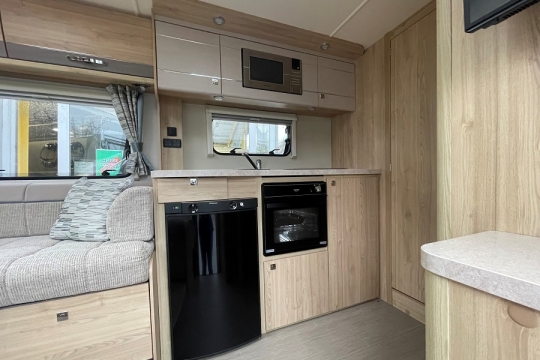 elddis-accordo-105-interior-kitchen.jpg