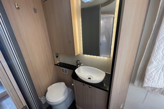 burstner-nexxo-sovereign-t740-interior-washroom.jpg