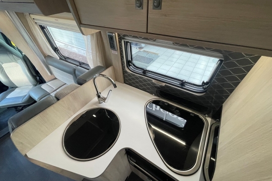 auto-trail-f-line-f72-interior-kitchen-top.jpg