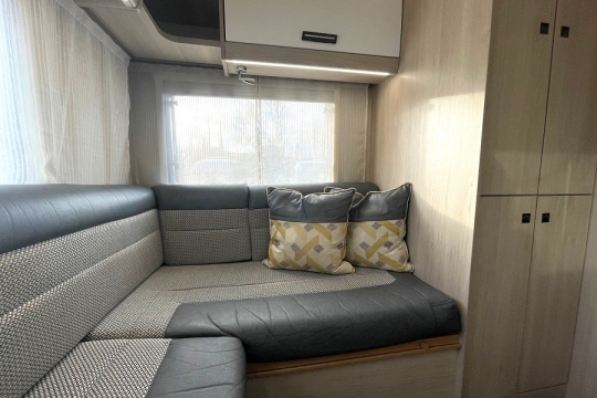 auto-trail-f-line-f72-interior-lounge-seating.jpg