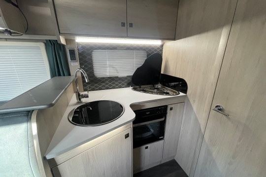 auto-trail-f60-interior-kitchen.jpg