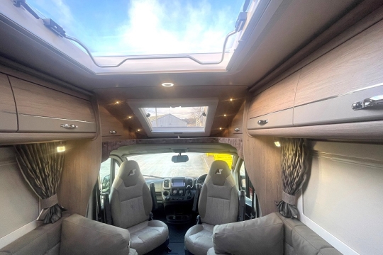 auto-sleepers-nuevo-ek-tb-lp-interior-skylight.jpg