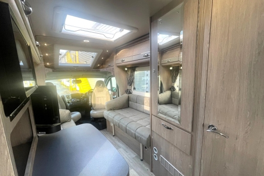 auto-sleepers-nuevo-ek-tb-lp-interior-door-to-front.jpg