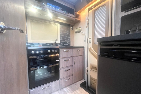 auto-sleepers-nuevo-ek-tb-lp-interior-kitchen.jpg