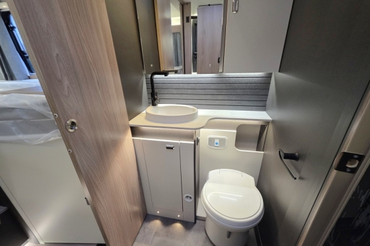 Swift-Voyager-584-Interior-Bathroom-Side.jpg