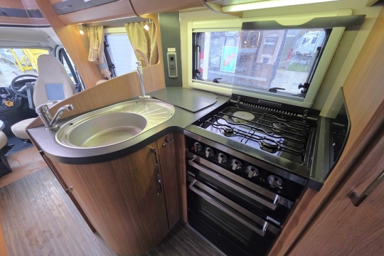 Auto-Trail-Tracker-FB-Interior-Kitchen-Top.jpg